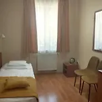 Stan Es Panzio לינה וארוחת בוקר 3*