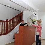 Stan Es Panzio לינה וארוחת בוקר 3*