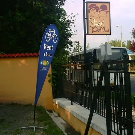 Stan Es Panzio * Balatonalmadi