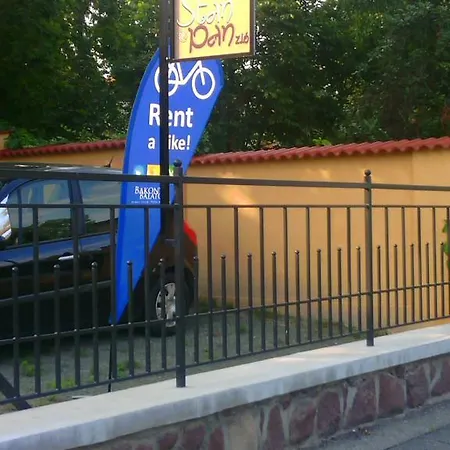 Stan Es Panzio Balatonalmadi