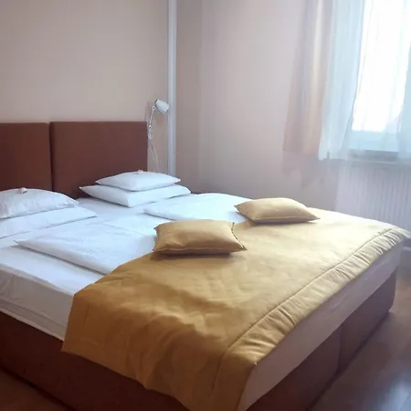 Stan Es Panzio Balatonalmádi