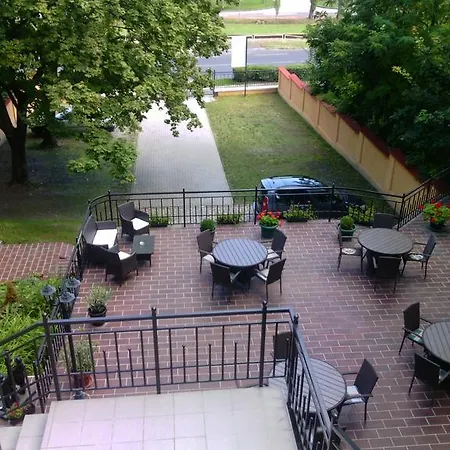 Stan Es Panzio Bed & Breakfast Balatonalmadi