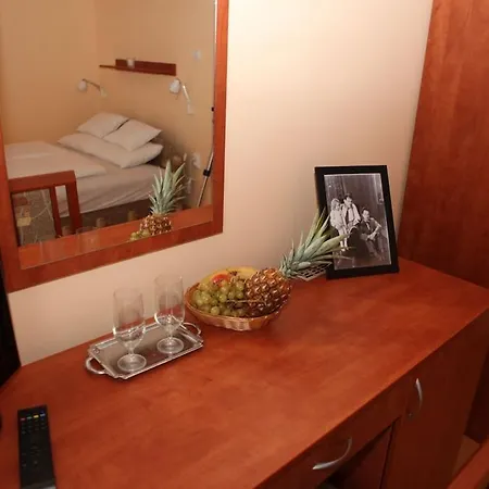 Stan Es Panzio Balatonalmadi