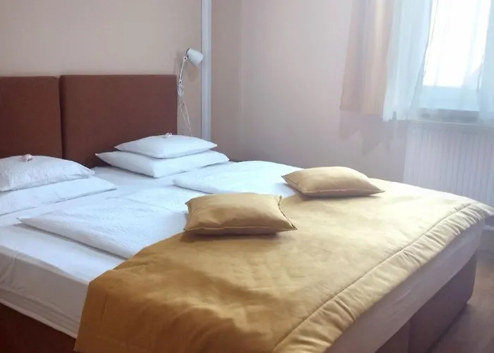 Stan Es Panzio Balatonalmádi